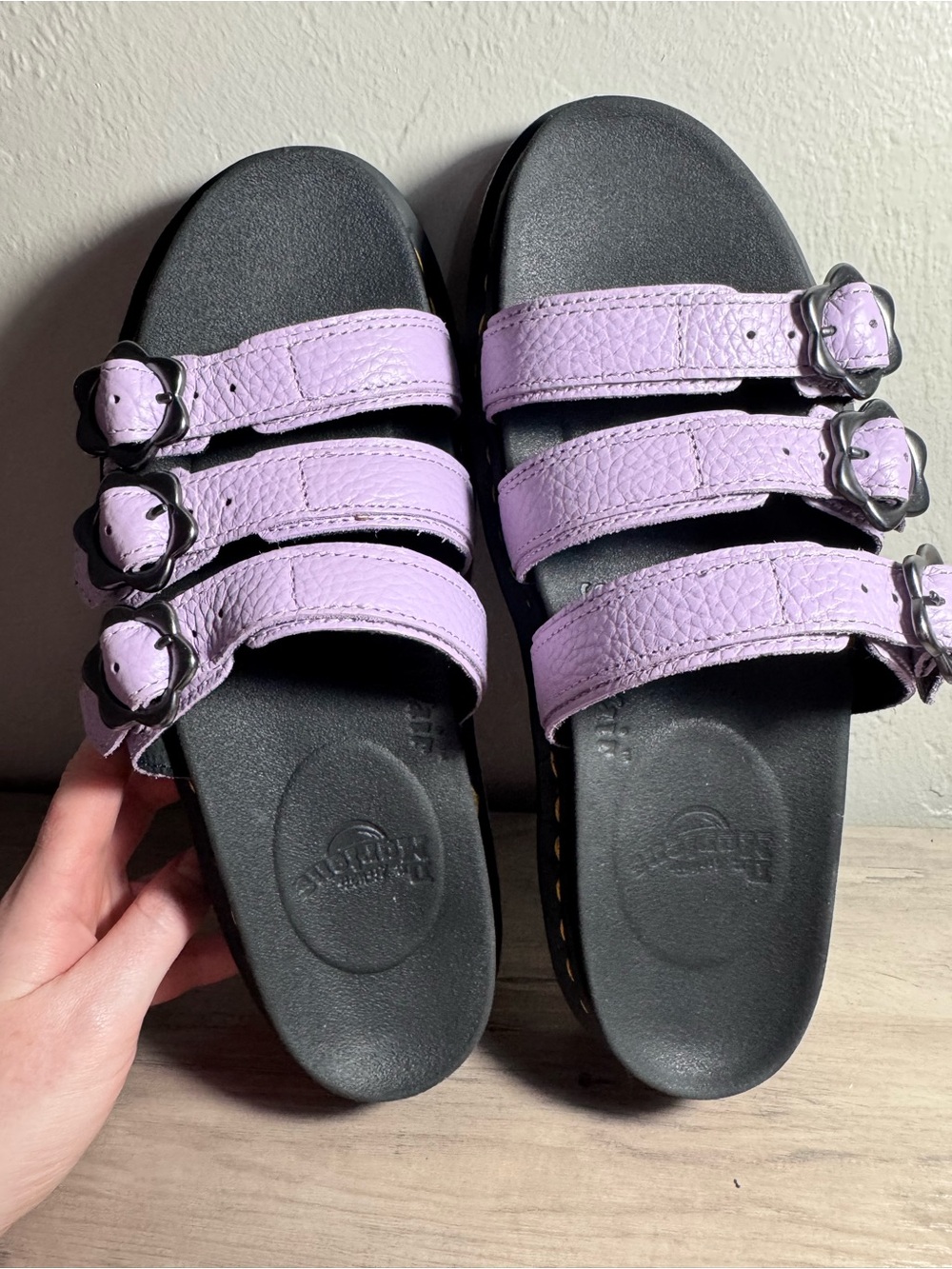 NEW Dr. Martens Blaire Flower Buckle Milled Nappa Slide Sandals in Lilac Sz 9 W - Picture 4 of 11